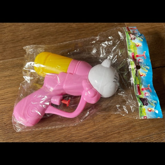 HELLO KITTY-NWT Character Water Shooter - Picture 2 of 7